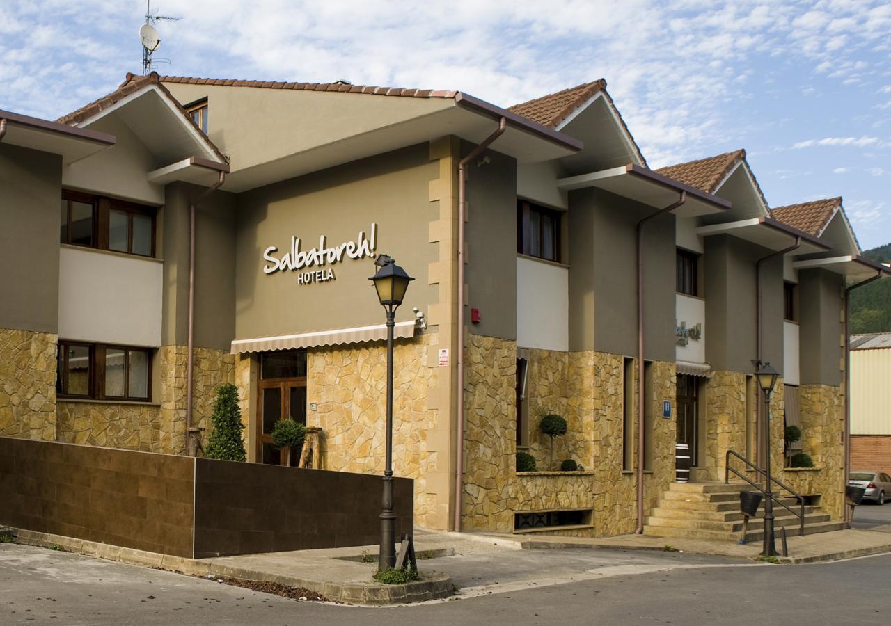 Hotel Salbatoreh Beasain Εξωτερικό φωτογραφία